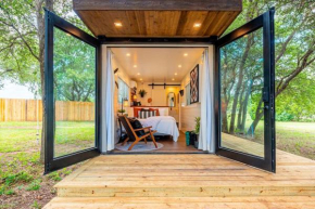 NEW The Moss Oak Tiny House 12 Min to Magnolia